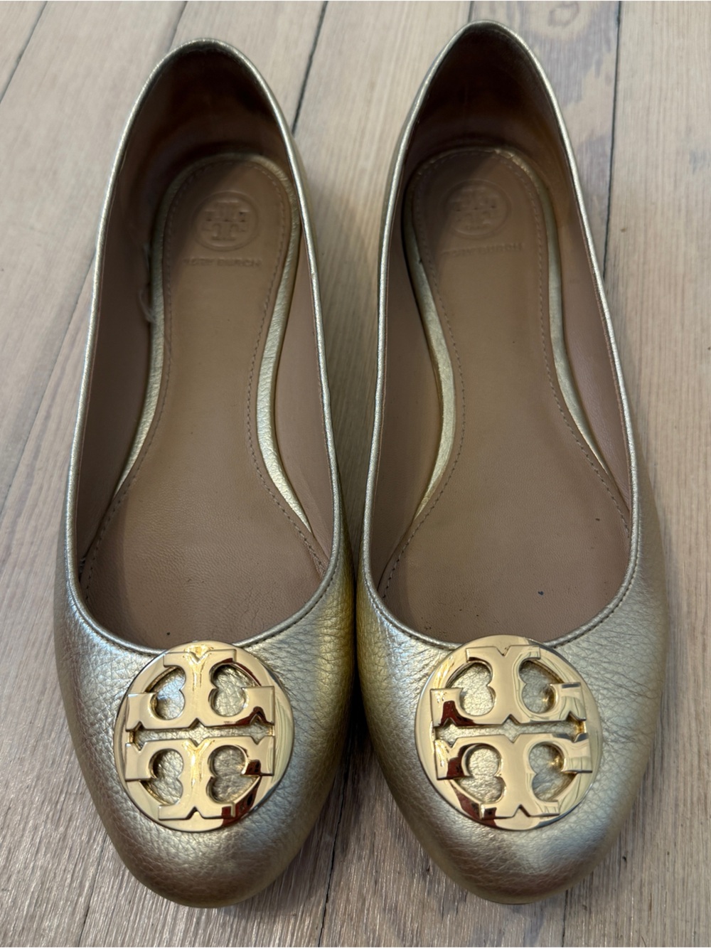 TORY BURCH Women’s Claire Ballet Flats Spark Gold Metallic Leather Logo 8.5
